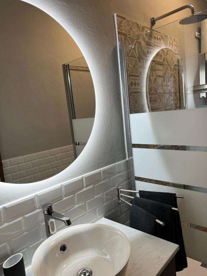 Stylish Apartment 3 Km Away From Duomo - Netflix, Wi-Fi, All Comforts Included Milão Exterior foto